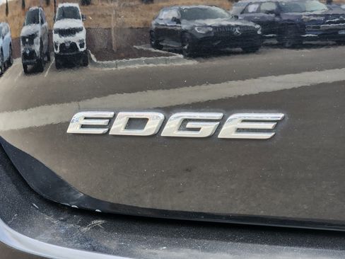 Used 2018 Ford Edge Titanium image 13