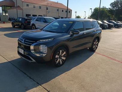 Used 2025 Mitsubishi Outlander SE