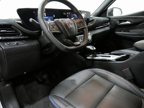 Used 2025 Buick Envista Sport Touring image 11