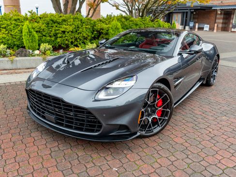 New 2025 Aston Martin Vanquish image 38