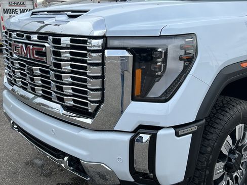 New 2026 GMC Sierra 3500 Denali w/ Denali Reserve Package AWD/4WD image 9