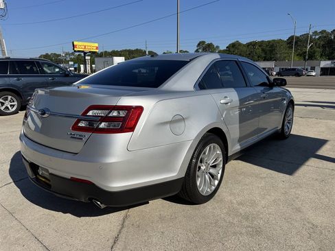 Used 2018 Ford Taurus Limited image 5