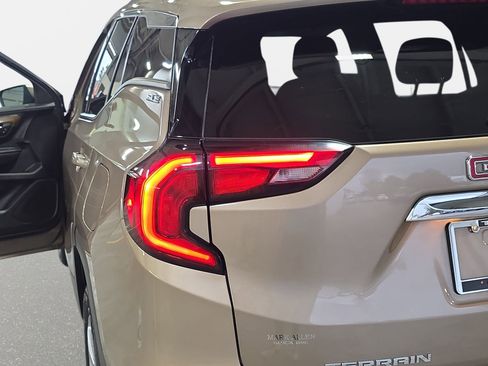 Used 2018 GMC Terrain SLE w/ Driver Convenience Package image 30