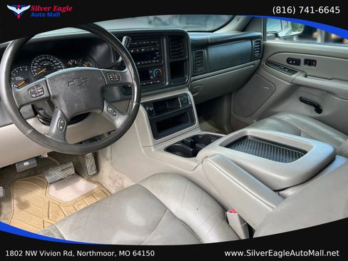 Used 2004 Chevrolet Suburban Z71 w/ Preferred Equipment Group AWD/4WD image 8