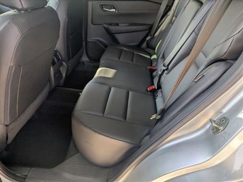 Used 2023 Nissan Rogue SV w/ SV Premium B Package image 16