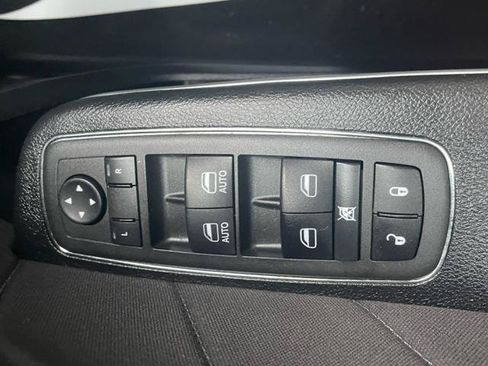 Used 2022 Dodge Charger SXT RWD image 25