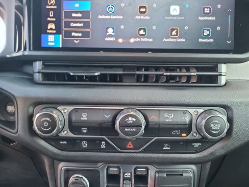 Used 2025 Jeep Gladiator Sport image 22