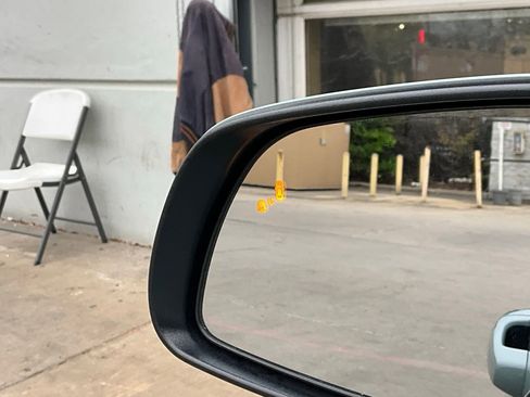 Used 2025 Hyundai Venue SEL image 20