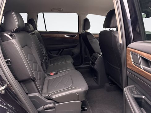 Used 2025 Volkswagen Atlas SE AWD/4WD image 19