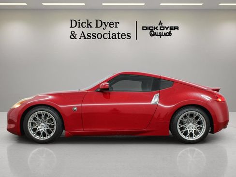 Used 2009 Nissan 370Z Touring RWD image 15