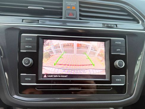 Used 2020 Volkswagen Tiguan S image 16