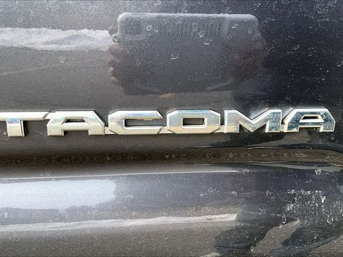 Used 2016 Toyota Tacoma SR5 image 32