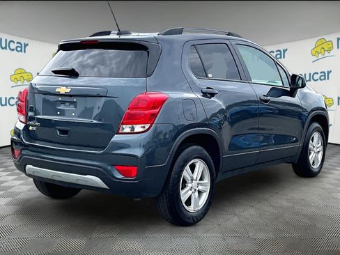 Used 2022 Chevrolet Trax LT w/ LT Convenience Package image 6