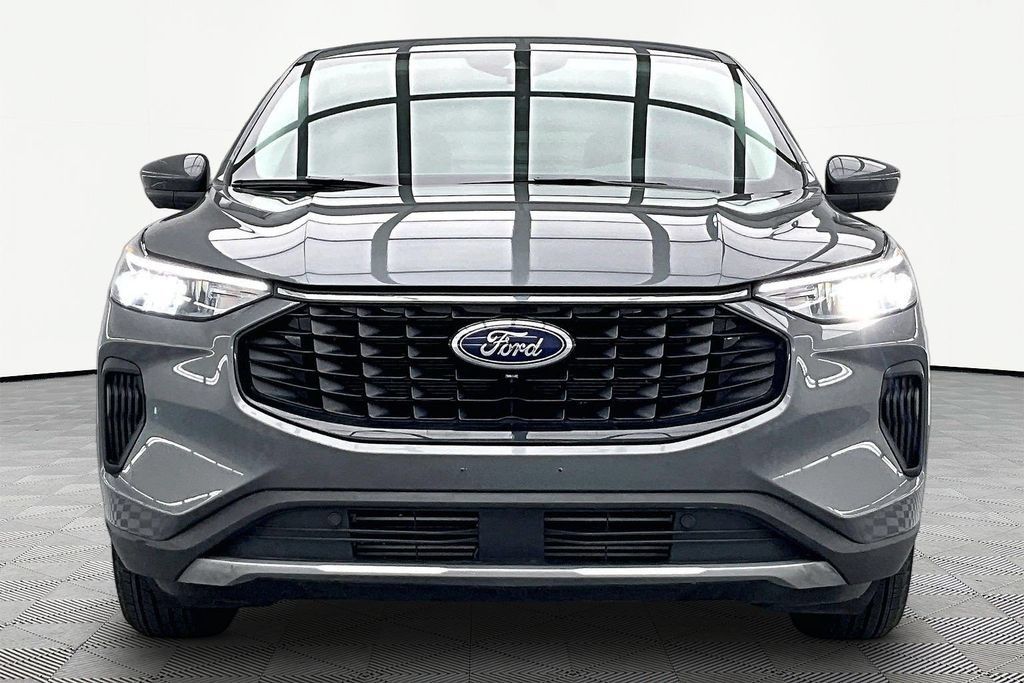 Used 2024 Ford Escape Active w/ Tech Pack #2 FWD image 3