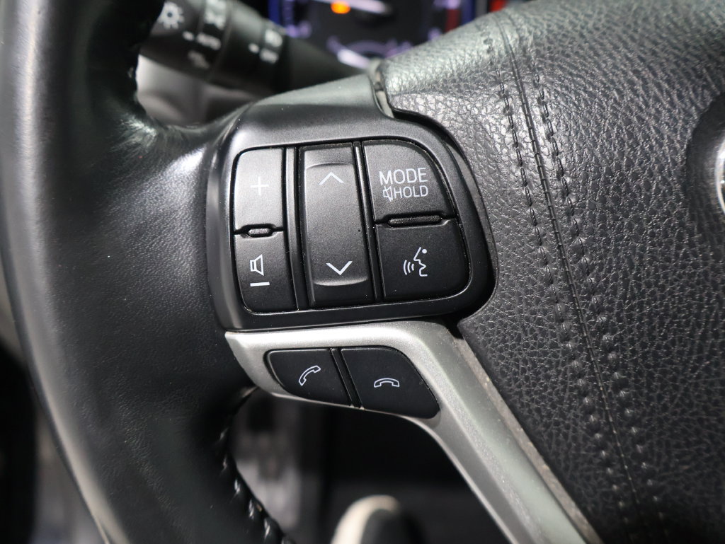 Used 2017 Toyota Highlander Limited AWD/4WD image 34