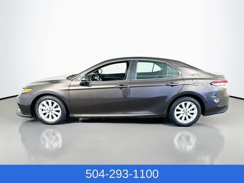 Used 2018 Toyota Camry LE FWD image 9