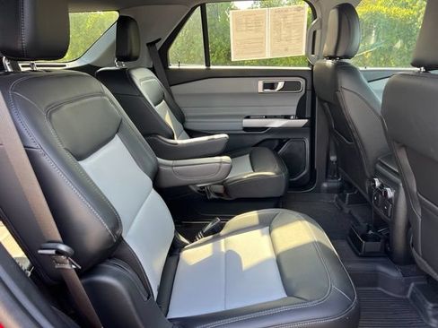 Used 2024 Ford Explorer XLT w/ Equipment Group 202A AWD/4WD image 13