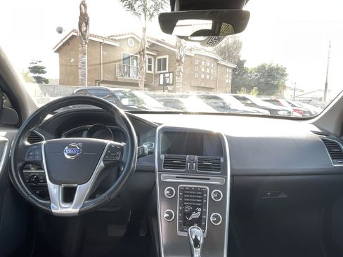 Used 2015 Volvo XC60 T6 w/ Proximity Package image 6