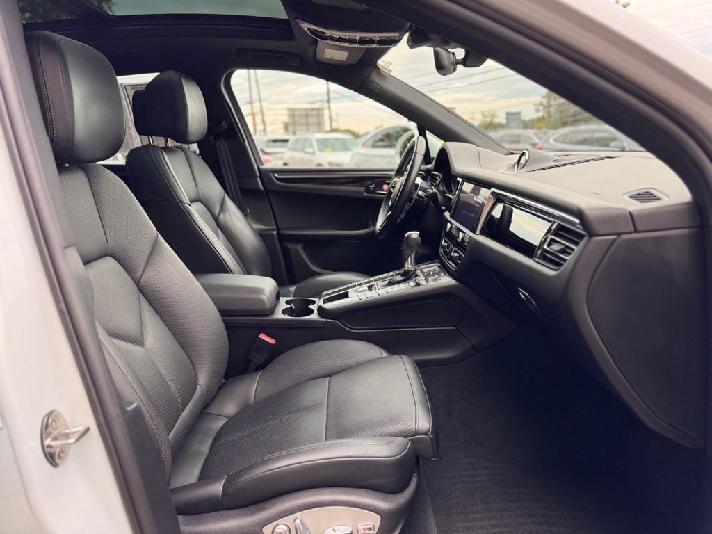 Used 2021 Porsche Macan AWD/4WD image 28