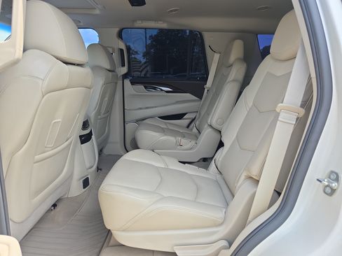Used 2015 Cadillac Escalade Luxury RWD image 11