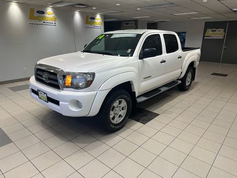 Used 2010 Toyota Tacoma 4x4 Double Cab w/ TRD Off-Road Pkg image 2
