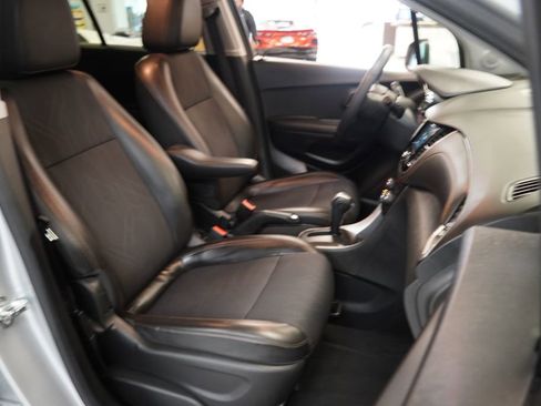 Used 2018 Chevrolet Trax LT w/ LT Convenience Package AWD/4WD image 32