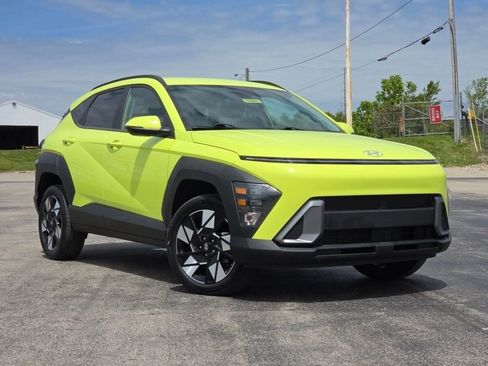 Used 2024 Hyundai Kona SEL AWD/4WD image 2