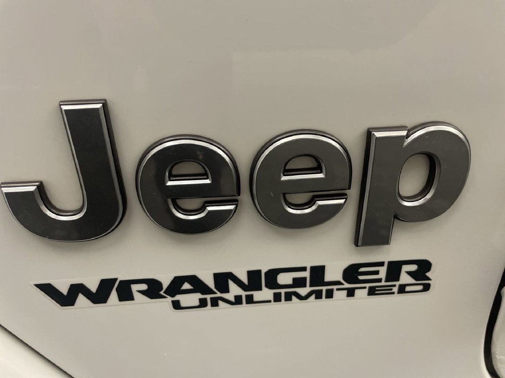 Used 2018 Jeep Wrangler Unlimited Sahara AWD/4WD image 25