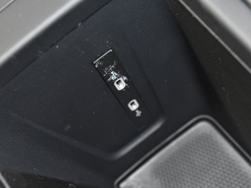 New 2026 Volkswagen Tiguan SE image 12