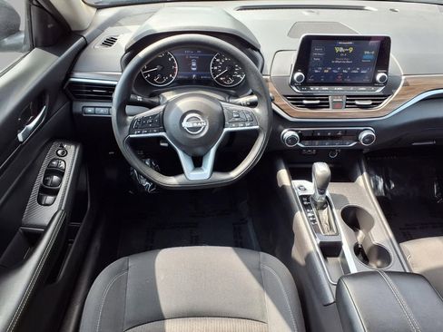 Certified 2025 Nissan Altima 2.5 SV FWD image 4