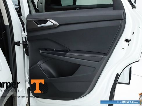 Used 2025 Volkswagen Taos SE AWD/4WD image 29