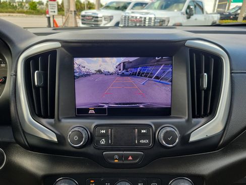 Used 2024 GMC Terrain SLT FWD image 10