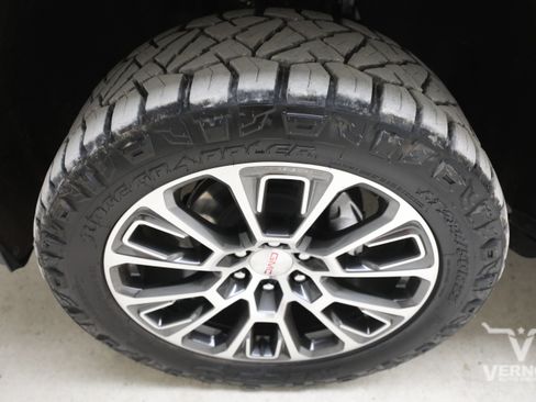 Used 2025 GMC Yukon Denali w/ Sun & Power Step Package AWD/4WD image 28
