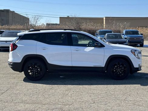 Used 2022 GMC Terrain SLT w/ Elevation Edition image 6