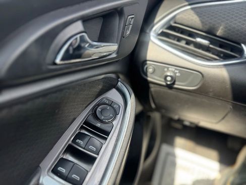 Used 2020 Chevrolet Malibu LT FWD image 28