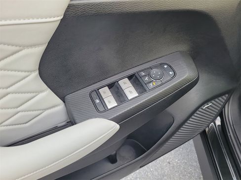 Used 2025 Mitsubishi Outlander SEL image 17