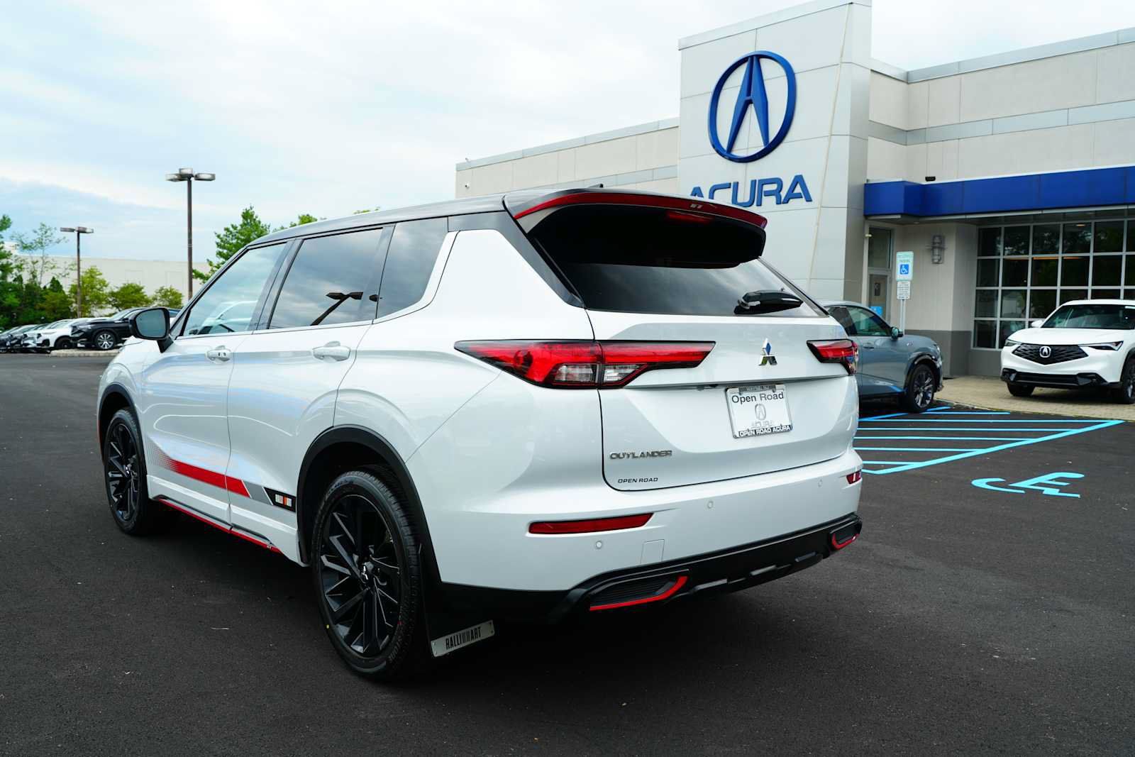Used 2023 Mitsubishi Outlander Ralliart AWD/4WD image 5