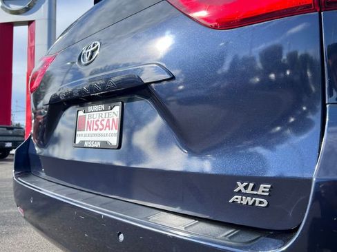 Used 2020 Toyota Sienna XLE w/ XLE Navigation Package image 38