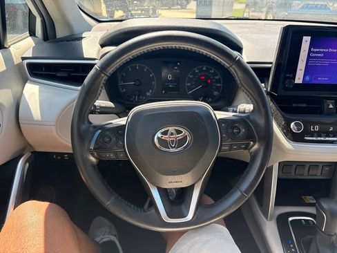 Used 2023 Toyota Corolla Cross LE AWD/4WD image 14