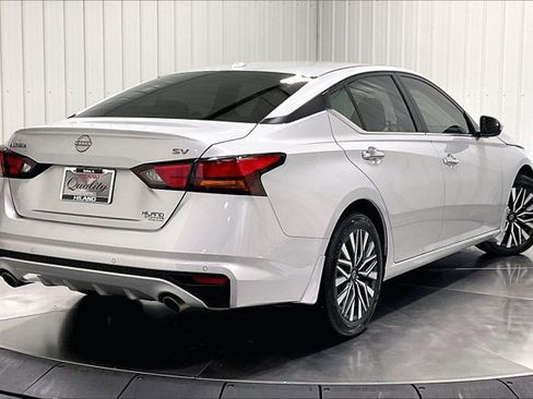 Used 2024 Nissan Altima 2.5 SV w/ SV Premium Package FWD image 13
