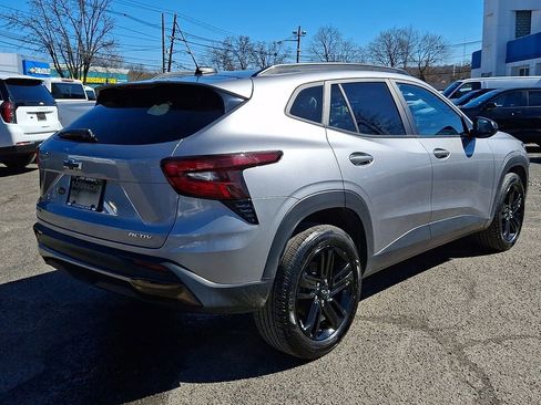 Used 2024 Chevrolet Trax ACTIV w/ Sunroof Package image 8