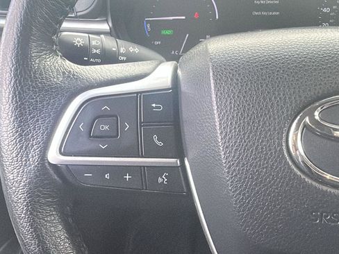 Used 2023 Toyota Sienna XLE image 19