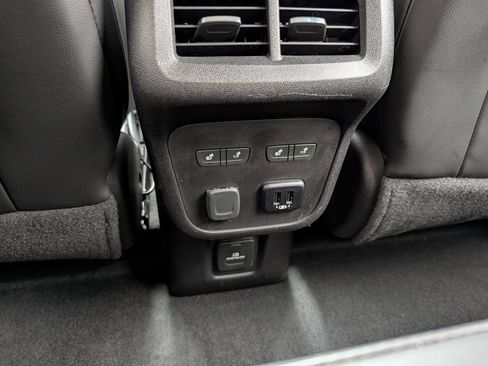 Used 2018 Chevrolet Equinox Premier FWD image 19