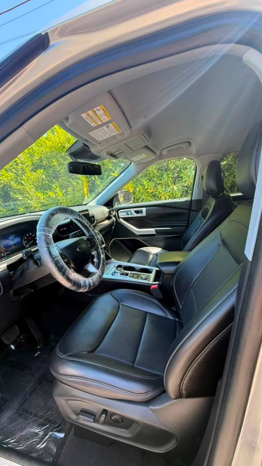 Used 2024 Ford Explorer Limited AWD/4WD image 3