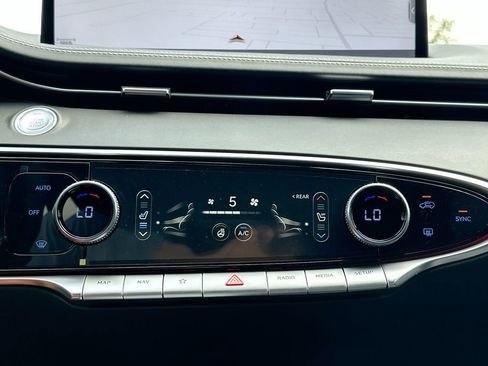 Used 2025 Genesis GV70 3.5T Sport w/ Sport Advanced Package image 42