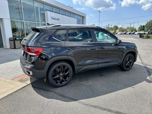 New 2024 Volkswagen Taos SE image 7