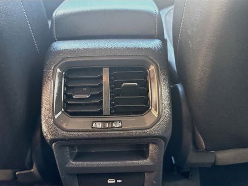 Used 2022 Volkswagen Taos SE FWD image 22
