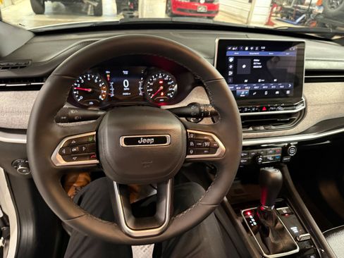 Used 2024 Jeep Compass Latitude image 49