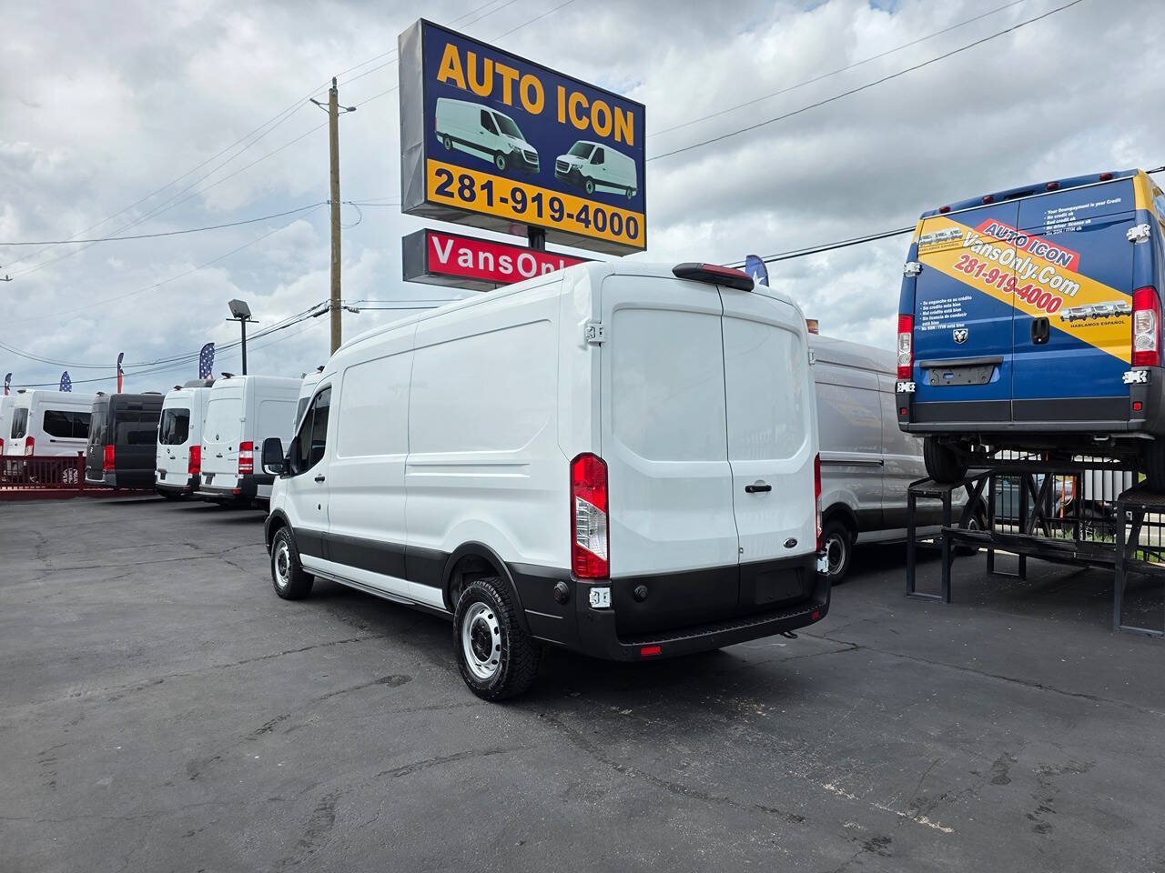 Used 2020 Ford Transit 250 Medium Roof RWD image 26
