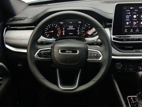 Used 2025 Jeep Compass Latitude AWD/4WD image 21